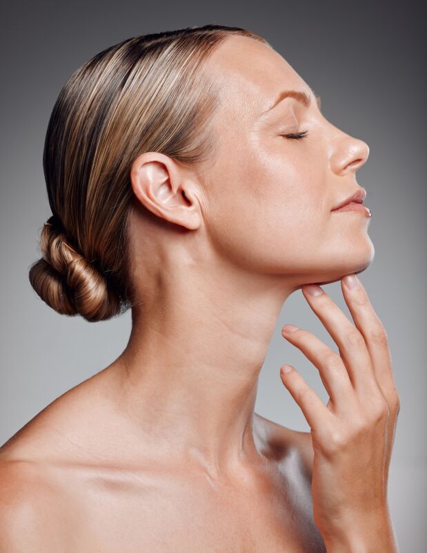 Facelifting mit kurzer Narbe und tiefer Ebene
